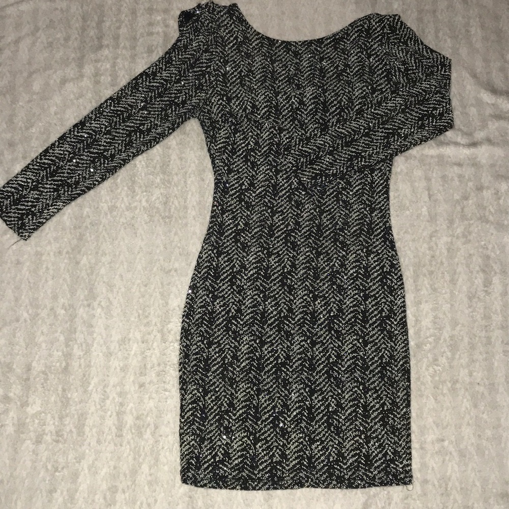 Long sleeve Mini dress with open back
